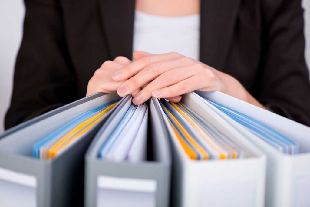 Como a gestão de documentos contribui para a otimização de processos?