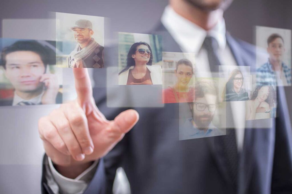 Quais as vantagens e desvantagens de fazer um recrutamento online?