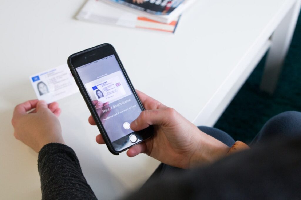 Documento falso? Atente a 5 cuidados para identificar!